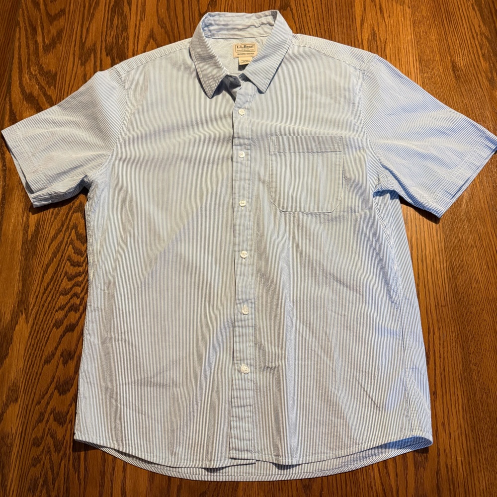 LL Bean short‎ sleeve seersucker type shirt with wonderful material size medium